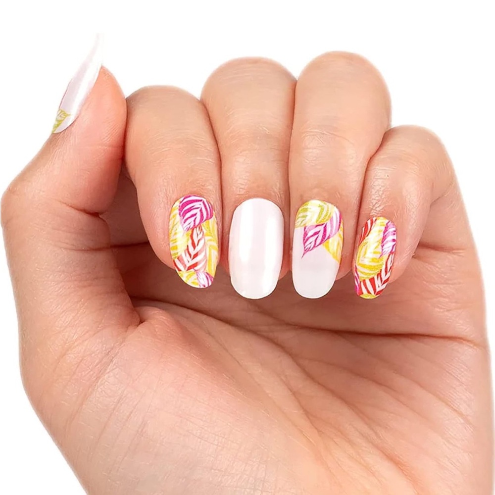 ⭐️ 5/$25 Color Street nail strips - As It Ferns Out